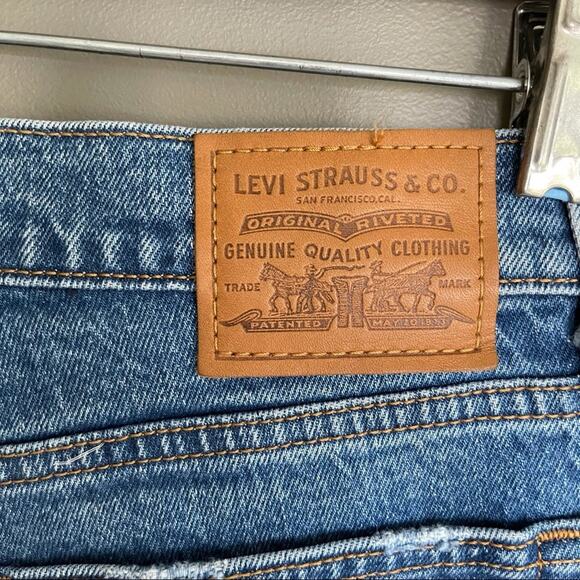 NWT Levi's Wedgie Straight High Rise Denim Jeans Size 26 Mid Blue Wash Mom Jeans - Picture 16 of 16